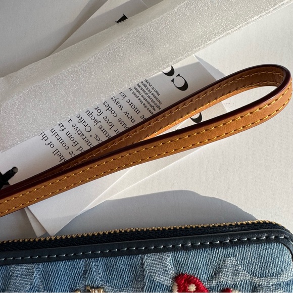 Coach Corner Zip Wristlet Signature Denim Embroidered Rainbow NWT - Picture 12 of 16